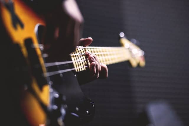 Guitar playing that can lead to noise-induced hearing loss