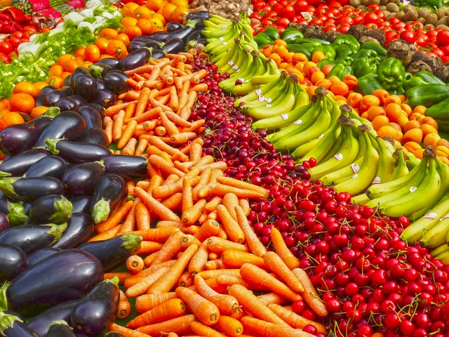 healthy foods in a grocery store